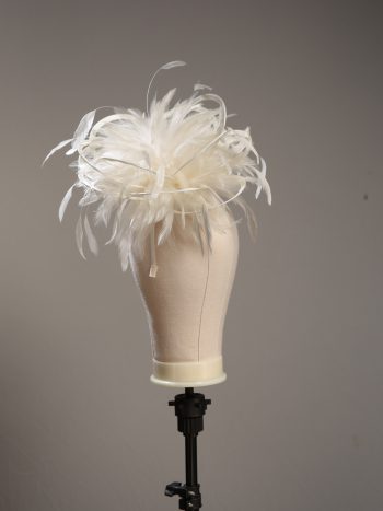 Ladies formal cream medium feather and satin loop fascinator hat. Suitable for a wedding or ladies day at the races