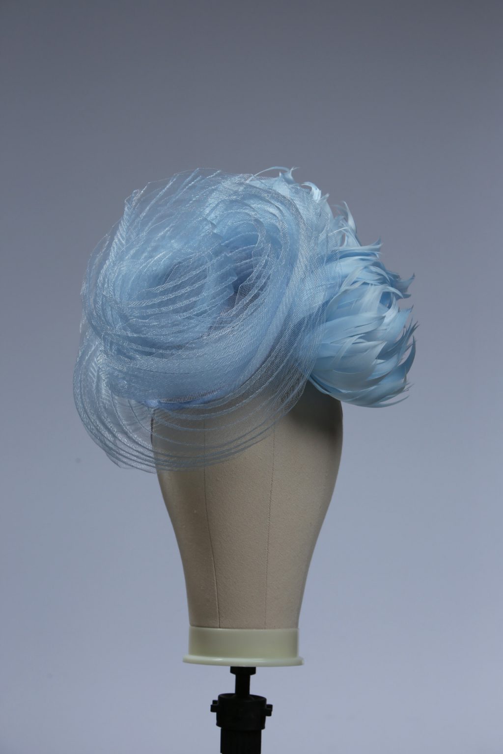 Baby blue and cornflower feather & crin percher saucer fascinator hat ...